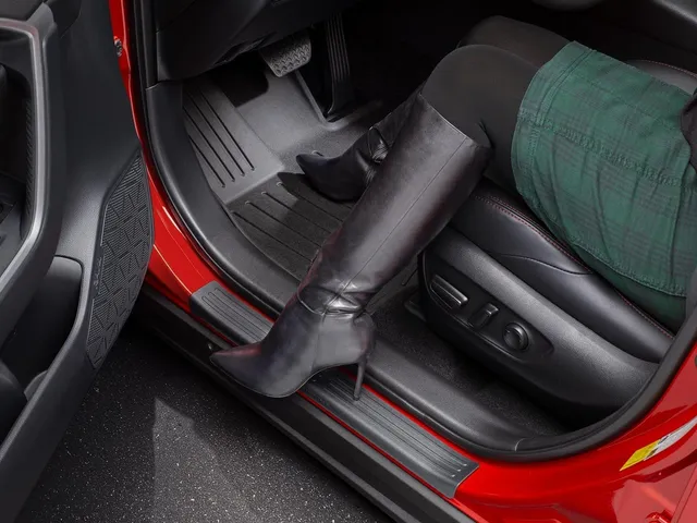 weathertech-sillprotector-door-sill-protector-for-land-rover-defender-90-2-door- image 1