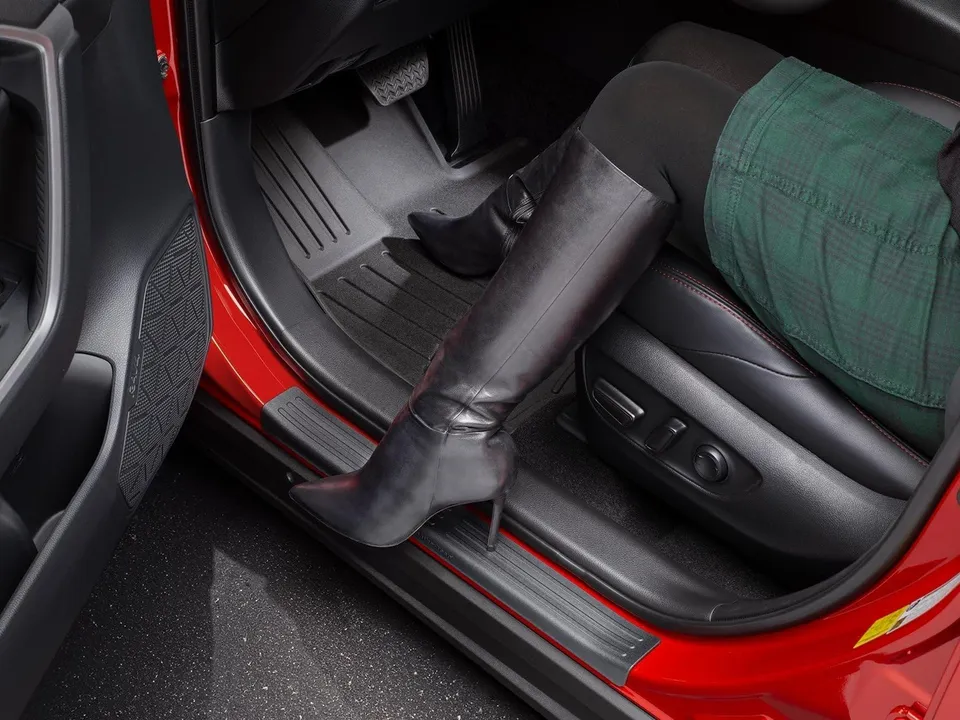 weathertech-sillprotector-door-sill-protector-for-land-rover-defender-90-2-door- image 1