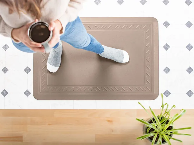 weathertech-comfortmat-anti-fatigue-comfort-mat-24-by-36-inches-bordered-pattern image 1
