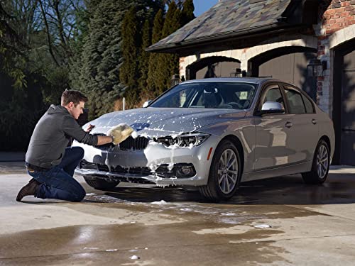 weathertech-techcare-wash-mitt-gentle-scratch-free-car-washing-mitt-8-x-11 image 4