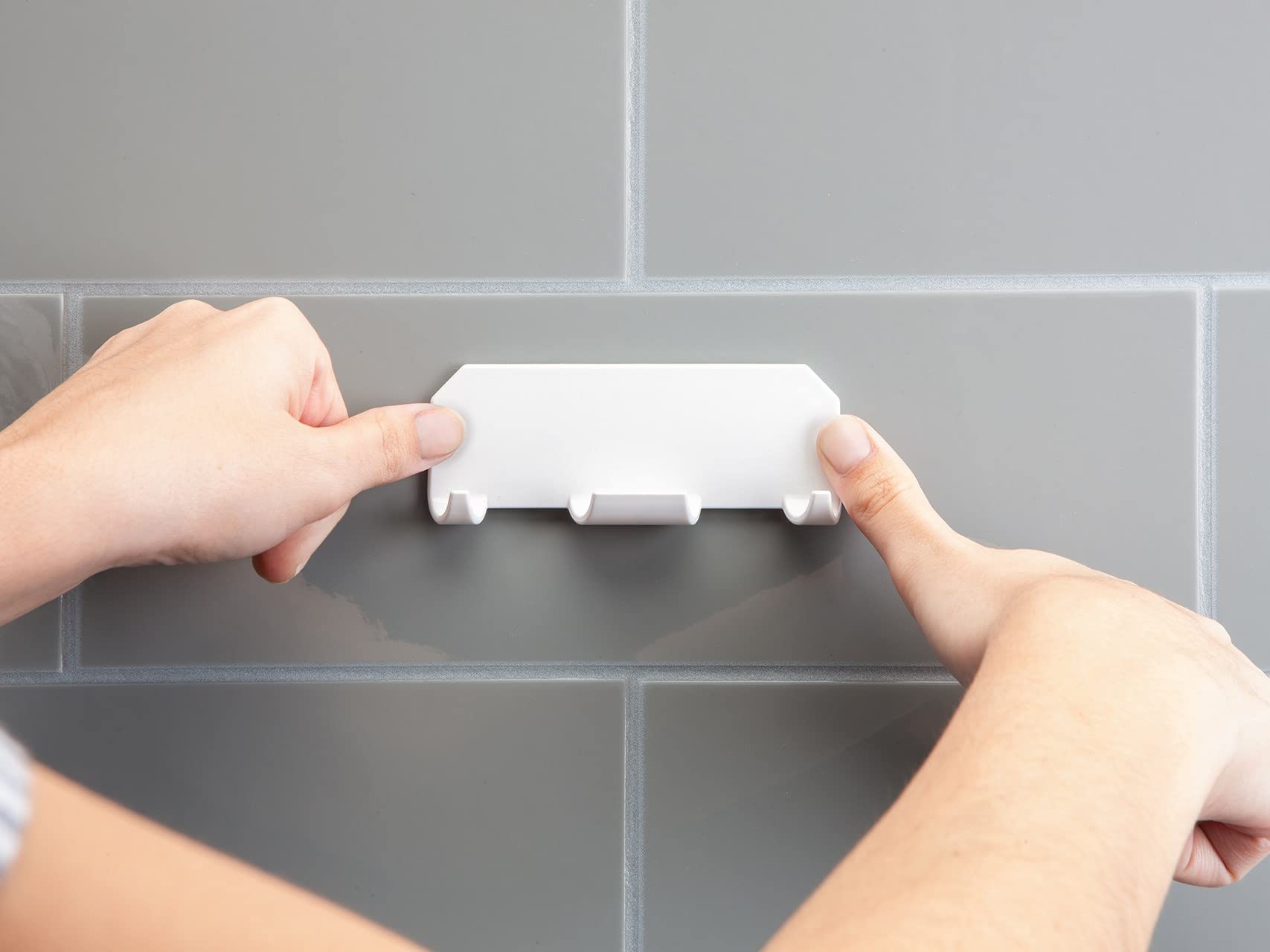 weathertech-razorholder-wall-mounted-dual-razor-holder image 5