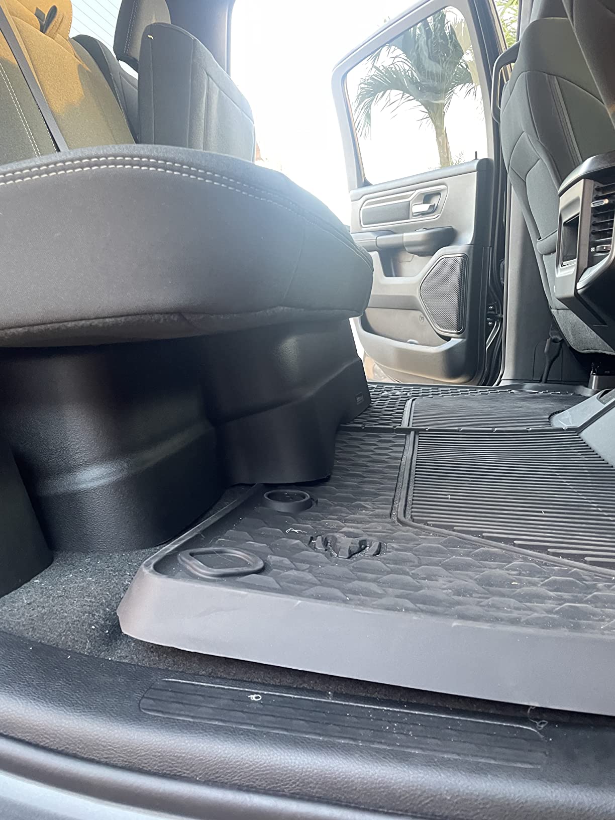 Excellent under seat box