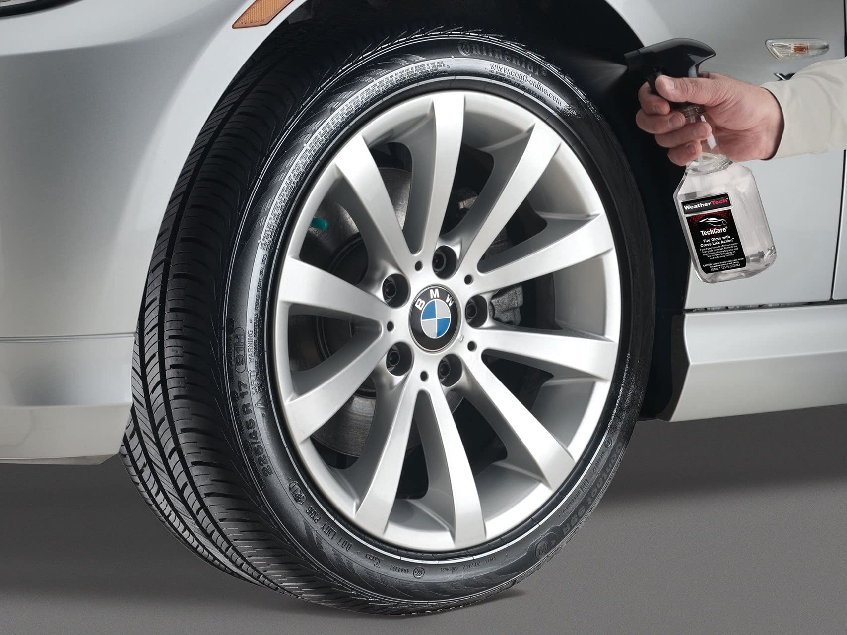 weathertech-techcare-tire-gloss-cross-link-action-18oz-extreme-shine-matte-optio image 2