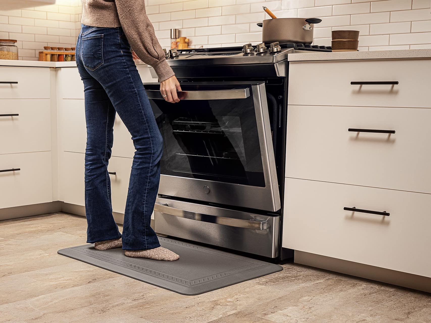 weathertech-comfortmat-anti-fatigue-comfort-mat-24-by-36-inches-bordered-pattern image 4