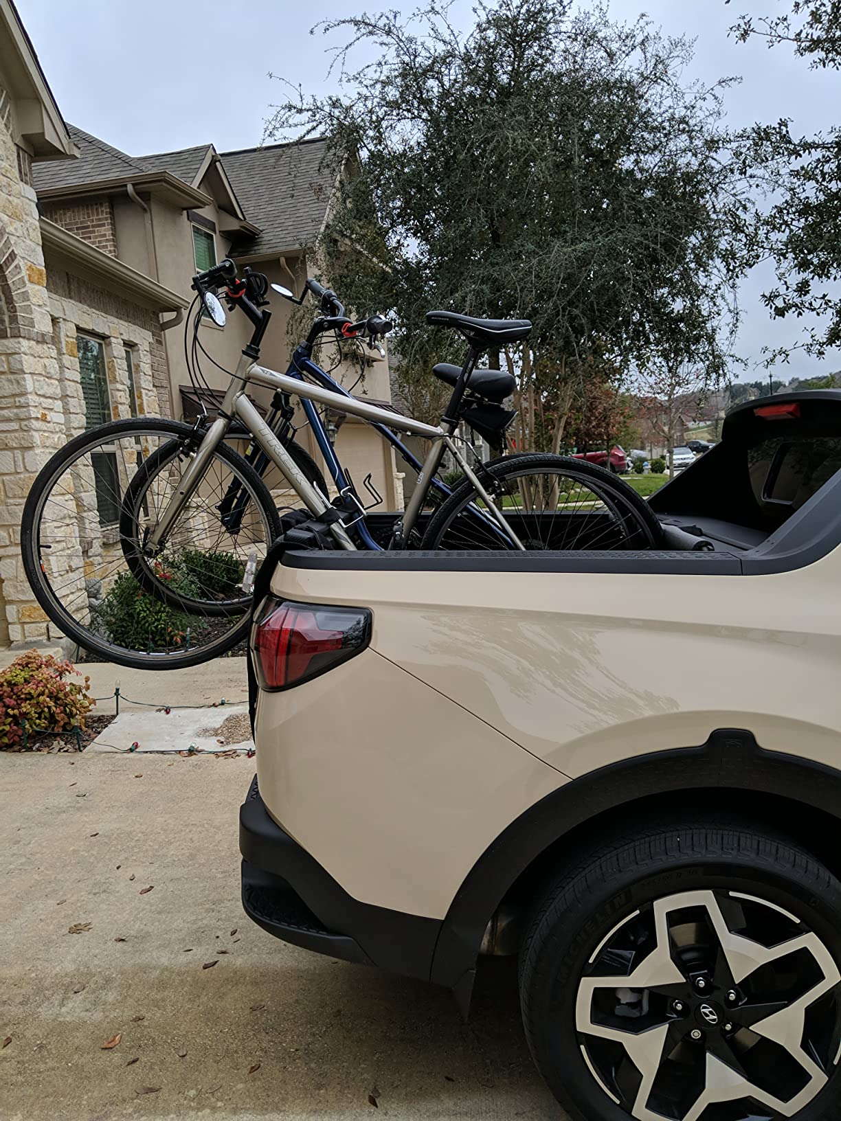 Solid tailgate pad