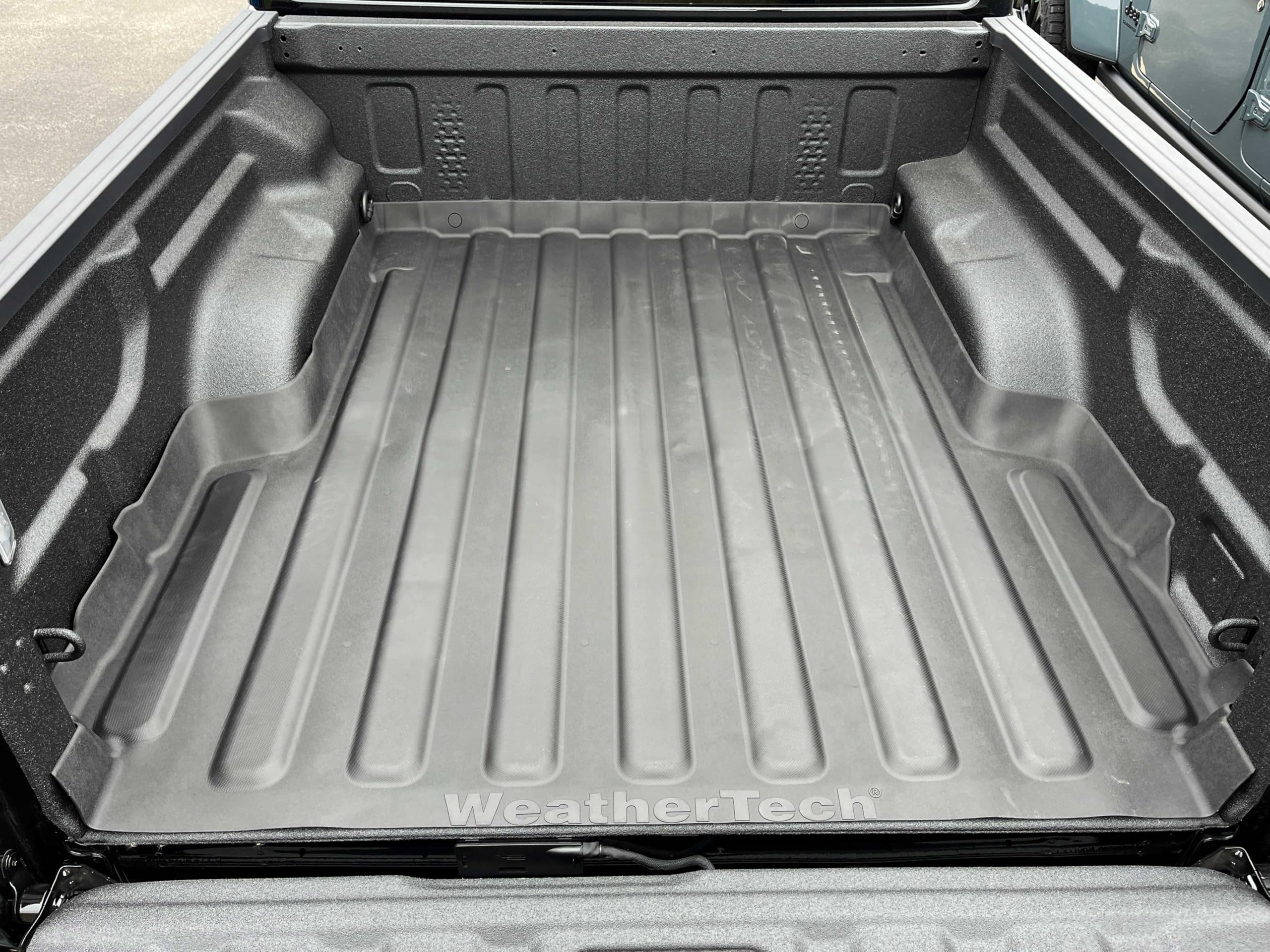 weathertech-impactliner-premium-truck-bed-liner-for-jeep-gladiator-36017im-black image 2
